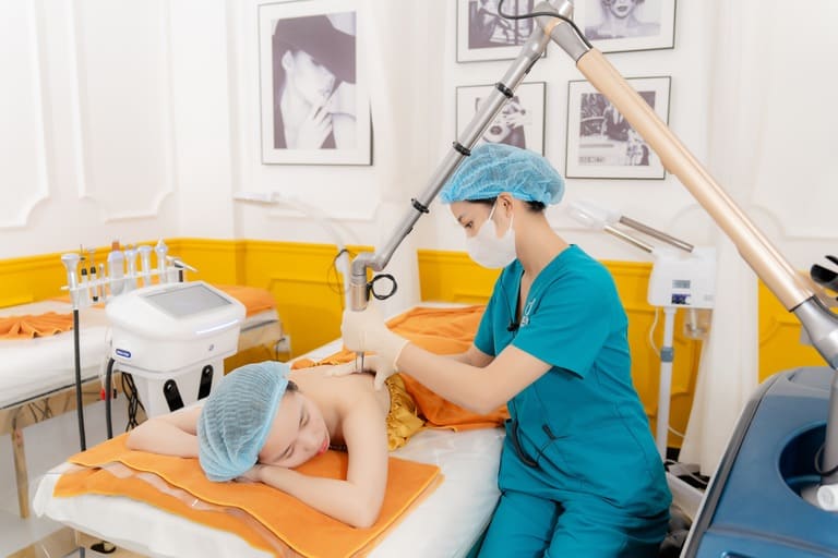 đi spa trị mụn có hết không, trị mụn ở spa có hiệu quả không