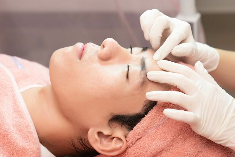 spa nặn mụn ở Dĩ An