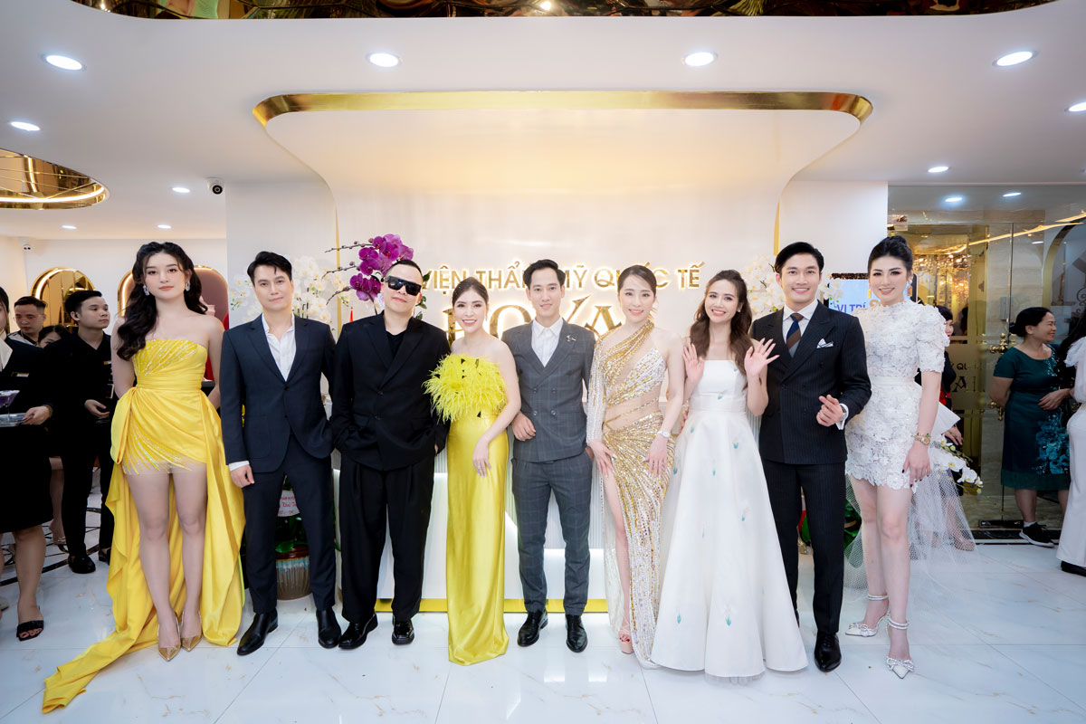 Hình ảnh CEO Vicky Thuận cùng dàn doanh nhân nghệ sĩ nổi tiếng 