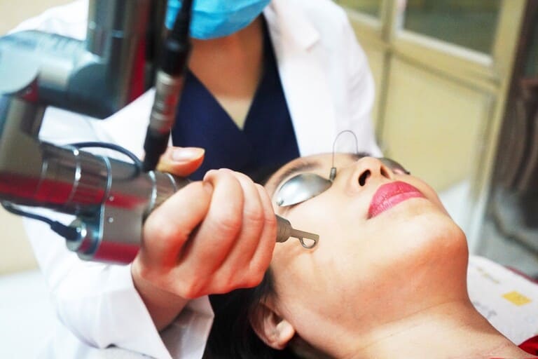 trị mụn an toàn