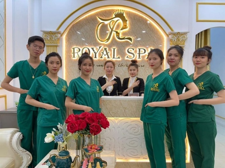 Viện Thẩm Mỹ Quốc Tế Royal luôn phục vụ khách hàng nhiệt tình, tận tâm và chu đáo