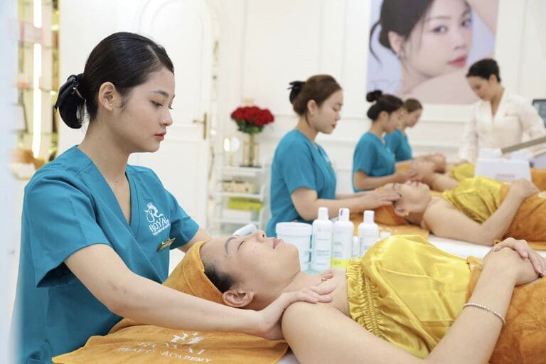 trị mụn lưng spa chất lượng