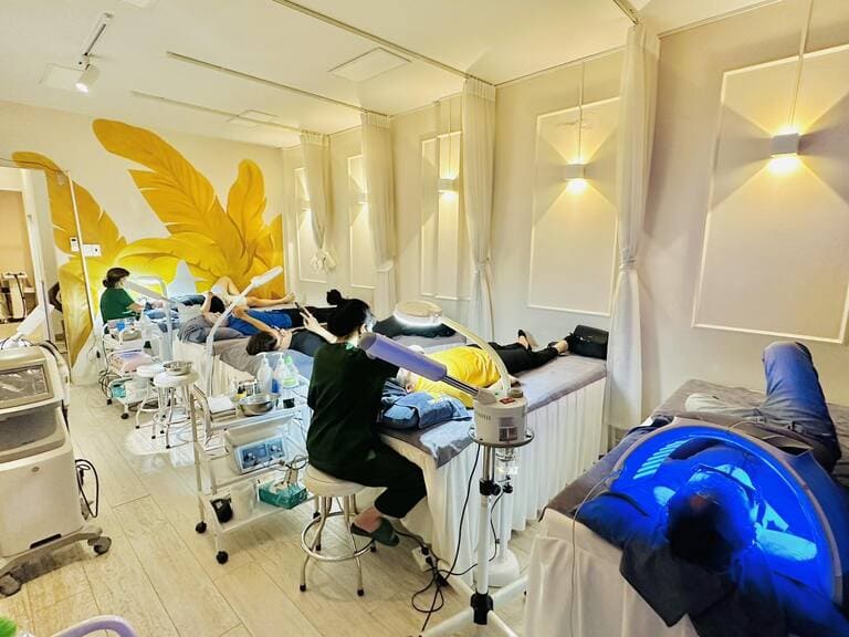 điều trị thâm mụn tại spa