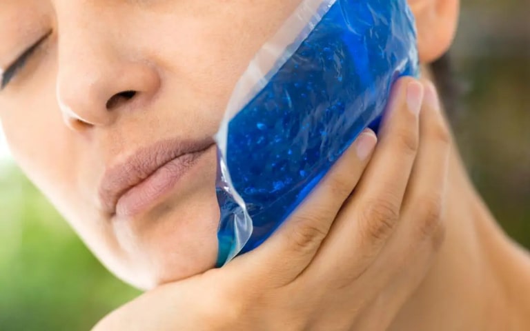 Cách trị máu bầm sau khi nặn mụn tốt nhất