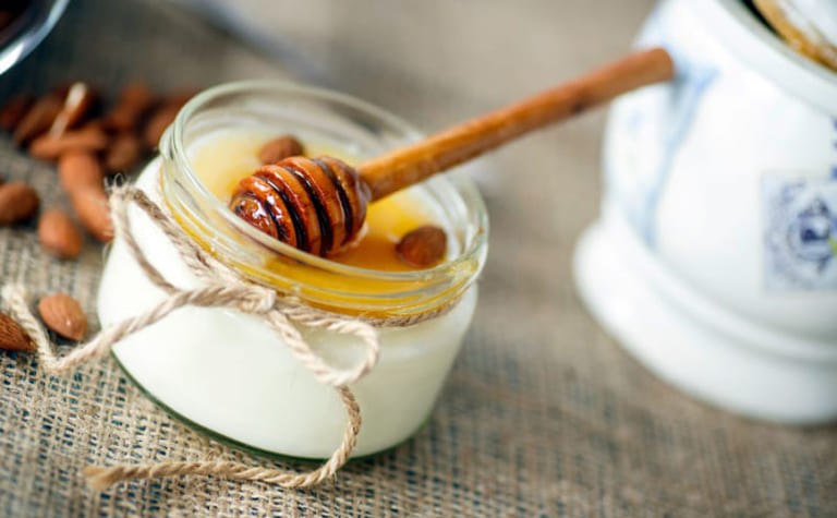 cách trị mụn bằng mật ong