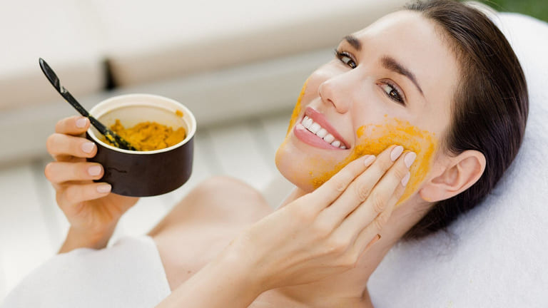 cách trị vết đỏ sau khi nặn mụn tốt