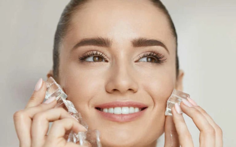 Các bước để chườm đá sau khi nặn mụn
