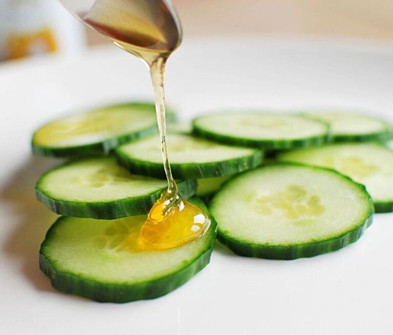 đắp mật ong sau khi nặn mụn an toàn