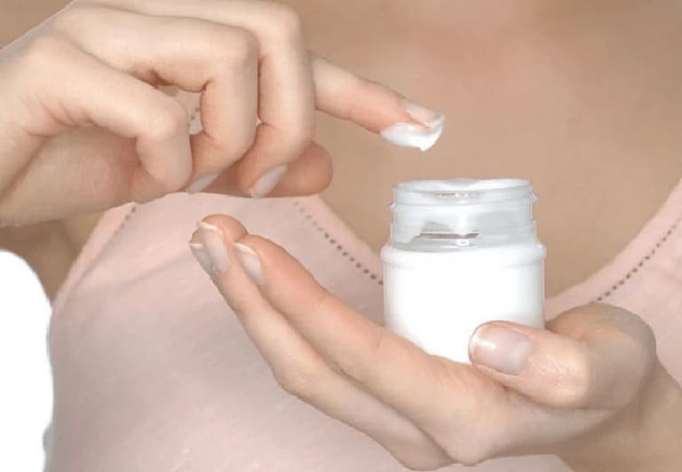 lưu ý trị mụn sau sinh